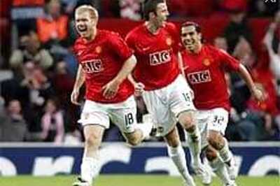 Scholes strike sends United into Champions League final
