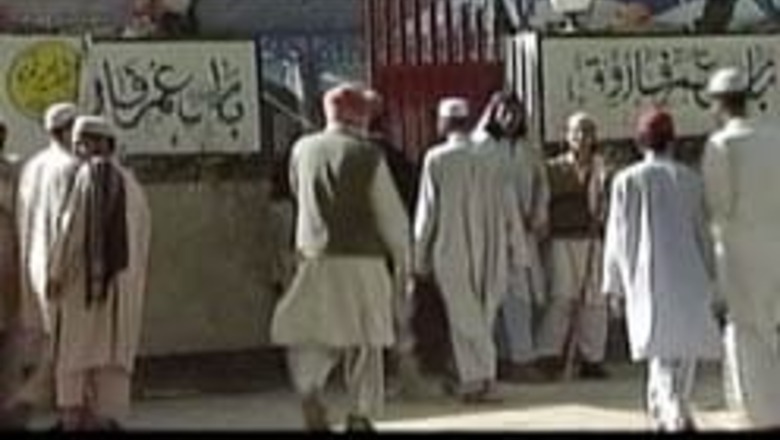 Prayers turn anti-Mush protest as Lal Masjid opens