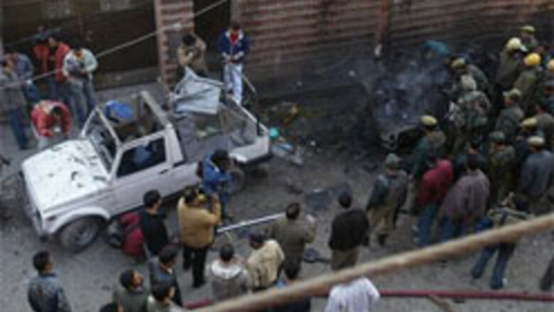 22 hurt in Kashmir car bomb blast