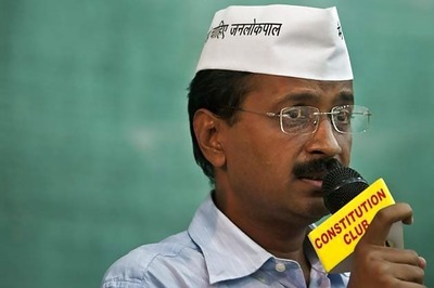 Sheila behaving like a 'dalal' for power discoms: Kejriwal