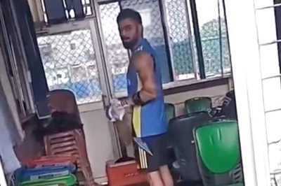 Virat Kohli Gets Called 'Chokli' by a Fan in Sri Lanka; See His Reaction