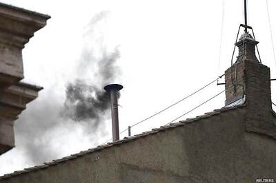 Black smoke signals inconclusive papal vote