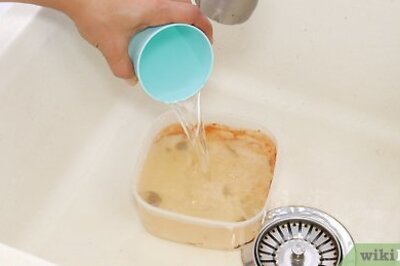 How to Clean Tomato Stains from Plastic