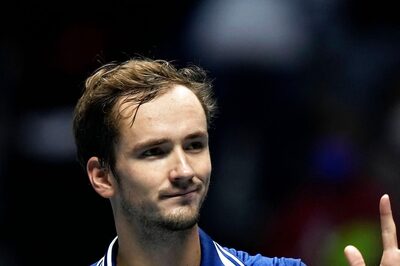 Daniil Medvedev Strolls Past Casper Ruud to Make Turin final