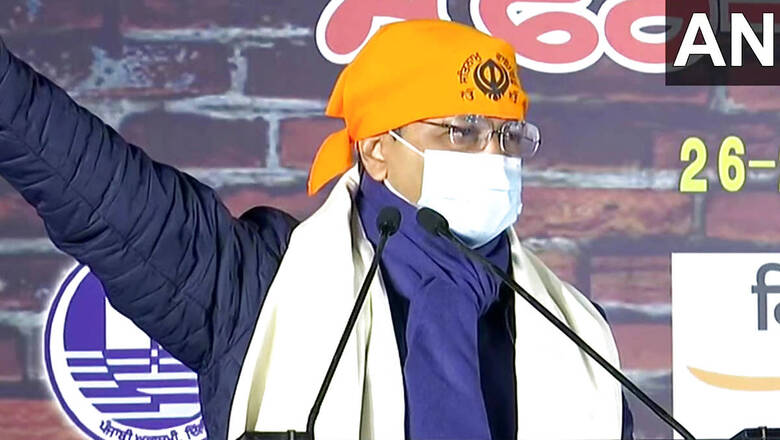 Challenge Any Union Min to Have Open Debate With Farmers, Says Kejriwal During Visit to Singhu Border