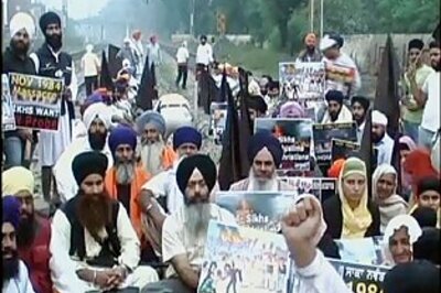 Radical Sikh group activists stop trains in Amritsar