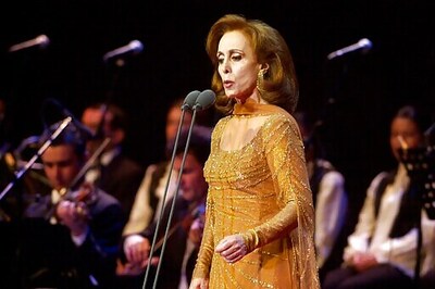 Macron Starts Lebanon Trip By Meeting Iconic Lebanese Diva