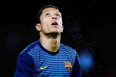 Adriano extends contract with Barcelona