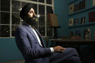 Sikh-American actor Waris Ahluwalia flies home wearing his turban