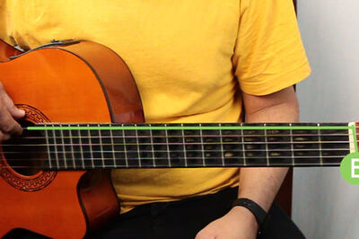 How to Play an E Major Chord on a Guitar