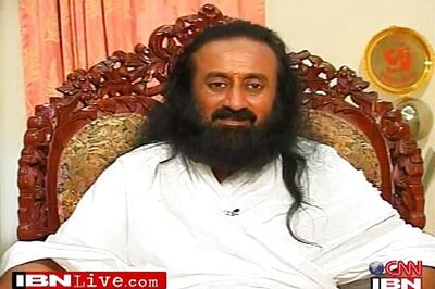 Sri Sri Ravi Shankar backs Modi, says time to shed the baggage of 2002