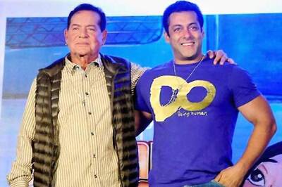 Film Industry Divided? No Way, Says Salim Khan