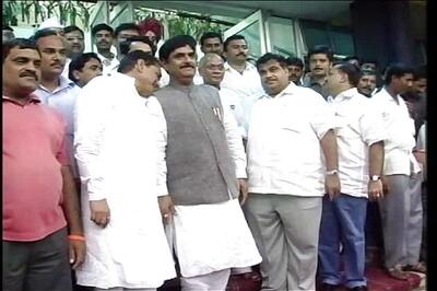 Voting for Maharashtra polls begin