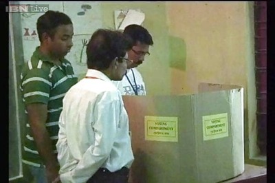 35 per cent voters cast ballot till noon in Assam