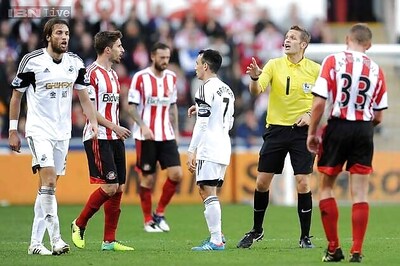 Gus Poyet starts Sunderland reign with 4-0 loss