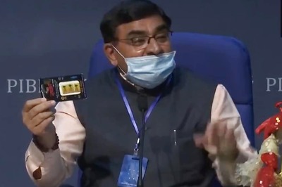 'Chip' Made of Cow Dung Reduces Radiation from Mobile Phones: Rashtriya Kamdhenu Aayog Chief