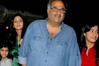 Sridevi stumbles at LFW