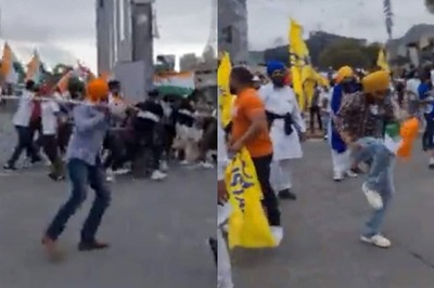 Pro-Khalistan Forces in Australia Attack Indians, Deface Tricolour on Camera; 5 Injured | WATCH