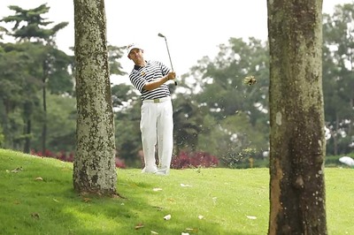 Oosthuizen takes the lead at Malaysian Open golf