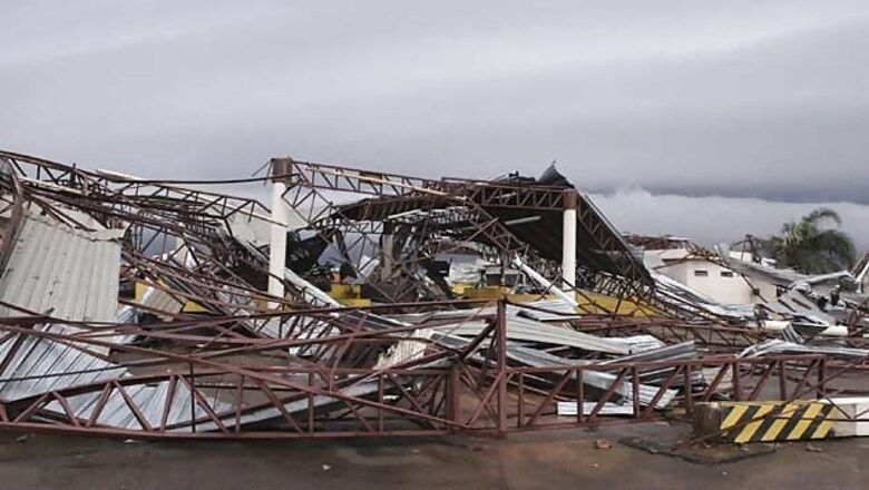Fast-moving storm kills five as tornadoes rip US Midwest
