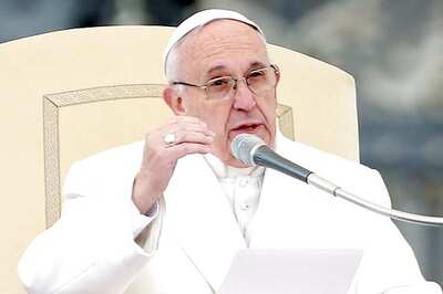 Pope urges better security for Pakistan's religious minorities