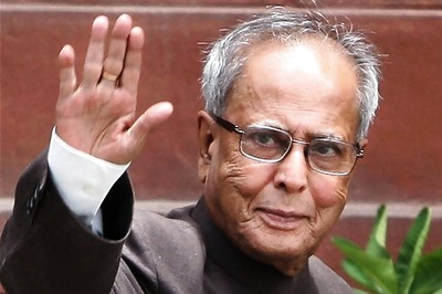 Pranab set for a win, but Sangma not giving up yet