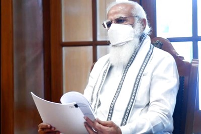 PM Narendra Modi to Review Human Resource Situation in Fight Against Coronavirus Today