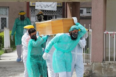 South Korea Reports 18 New Coronavirus Cases, Pakistan Eases Curbs Due to Economic Pressure