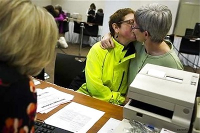 Same-sex couples take wedding vows in Washington
