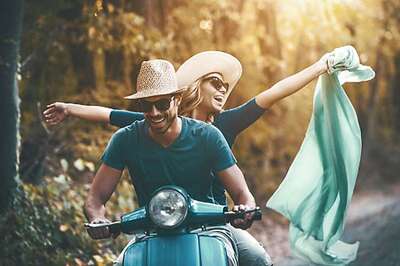 Create Funky Looks With Scarves While Travelling