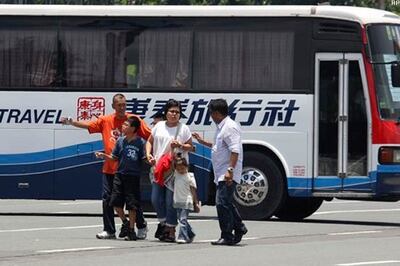 Former Philippines cop holds tourists hostage