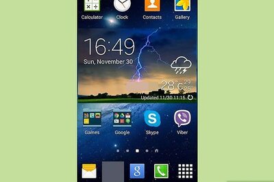 How to Set the Alarm Clock on a Motorola RAZR Phone