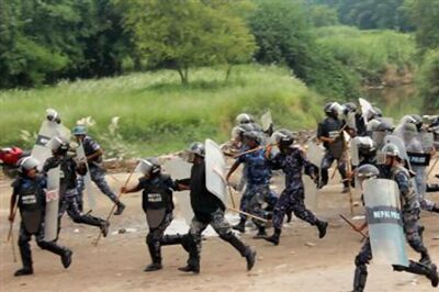 Violence in Nepal blocks essential supplies from India