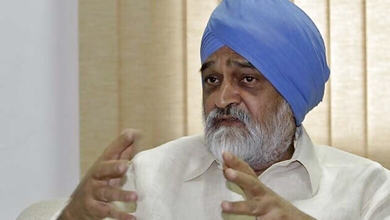 Montek meets Arunachal CM to review status of power projects