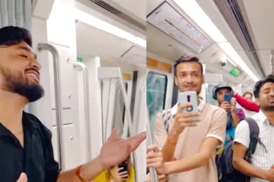 On Delhi Metro, Two Men Sing Devotional Songs. Watch How Passengers Reacted