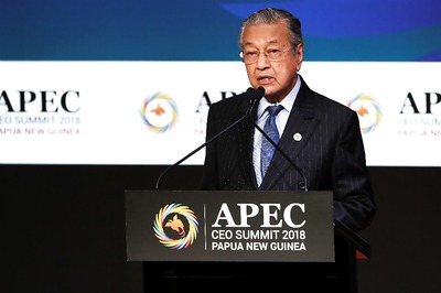 Hong Kong's Carrie Lam 'is in a Dilemma', Should Resign, Says Malaysian PM Mahathir Mohamad