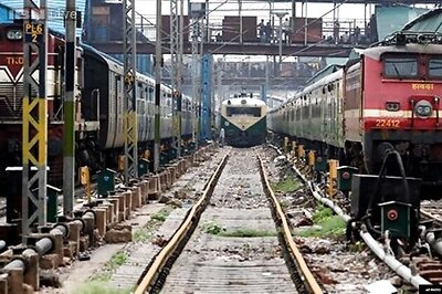 New Delhi-bound Poorva Express derails near Howrah, no injury