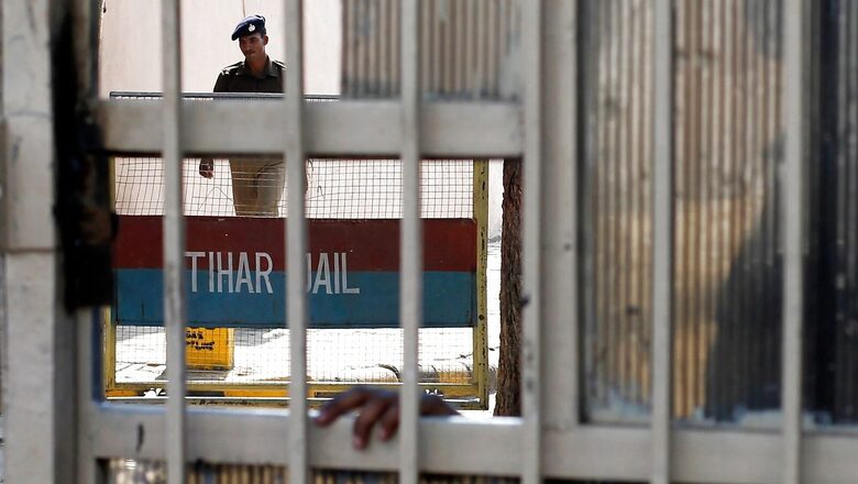 Smartphones, Knives Seized in Mandoli Prison Raid; 3-point Plan Made to Curb Illegal Calls from Behind Bars