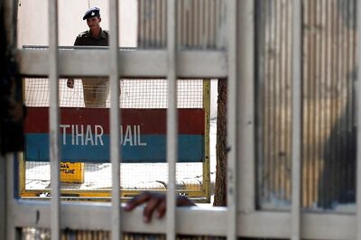 Smartphones, Knives Seized in Mandoli Prison Raid; 3-point Plan Made to Curb Illegal Calls from Behind Bars