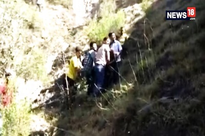Cliffhanger! Miraculous Escape for Passengers as Bus Carrying 30 People Hangs from Edge of Hill Road