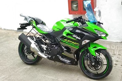 First Kawasaki Ninja 400 in India Arrives in Pune – See Pics