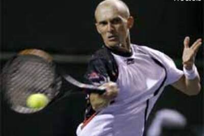 Federer strolls at Indian Wells, Davydenko exits