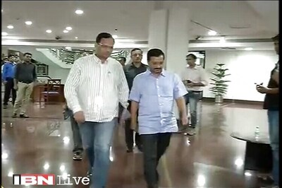 Congress, BJP slam AAP government over salary hike bill