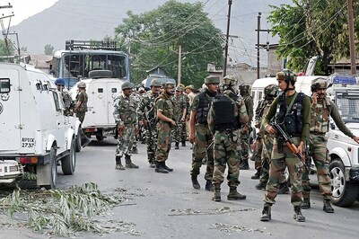 Army, CRPF Fight to Take Credit Over Who Killed Pampore Attackers