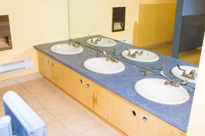 US School Removes Bathroom Mirrors To Prevent Students From Making TikTok Videos