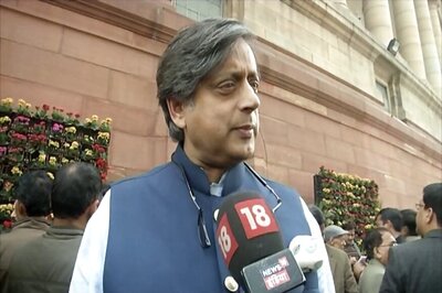 Bailable Warrant Issued Against Shashi Tharoor Over ‘Scorpion’ Remark on PM Modi