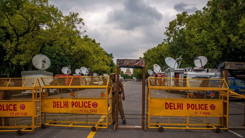 Delhi: Car Carries Man on Bonnet, Police Register Case Against Driver