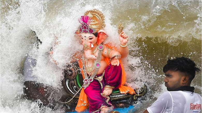 Over 34,000 Idols Immersed on Last Day of Ganpati Festival in Mumbai; 3 Boys Who Ventured into Sea Still Missing