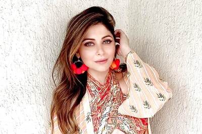 Singer Kanika Kapoor Tests Positive for Coronavirus, Says 'Family and I are in Complete Quarantine'