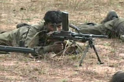 Naxals kill 5 security personnel in encounter